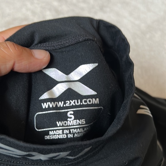 2XU Thermal LS Compression Top - Women’s S (UJHD36) EUC a hardly worn - Picture 2 of 4